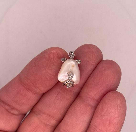 Antique 14kt pearl and diamond pendant - image 3
