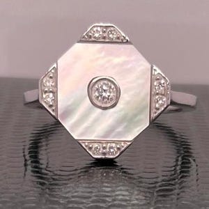 Anillo Art Déco de nácar de 14 k