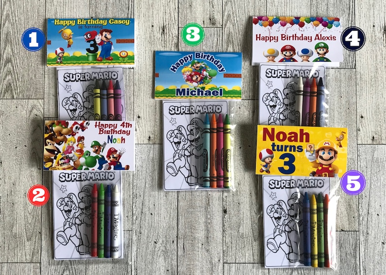 Puede incluir: Un conjunto de diez bolsas de regalo con tem&aacute;tica de Super Mario. Cada bolsa contiene una p&aacute;gina para colorear con Mario y Luigi, y un juego de crayones. Las bolsas est&aacute;n decoradas con diferentes mensajes de cumplea&ntilde;os y nombres, incluyendo Casey, Alexis, Michael, Noah y Feliz 4&ordm; cumplea&ntilde;os Noah.