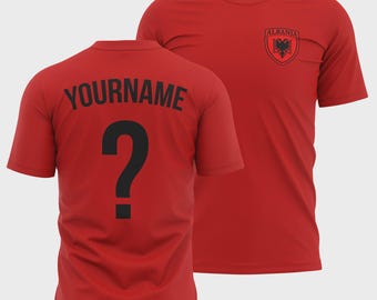 アルバニアのメンズTシャツ（名入れ可）、カスタムサッカー大会Tシャツ、サッカーカップギフト（お父さん、兄弟、彼氏向け）、メンズサポーターTシャツ