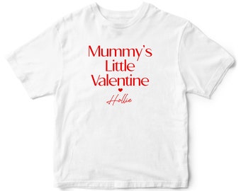 Gepersonaliseerde mama's kleine Valentijnsdag T-shirt baby