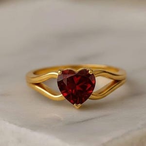 Heart Garnet Ring in 14K Gold, Romantic Deep Red Gemstone Jewelry, Split Shank Solitaire Promise Ring for Her, Valentines Anniversary Gift