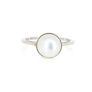 White pearl Silver ring Cabochon cut 10mm Mother of Pearl gemstone stacking ring, Freshwater Pearl Ring