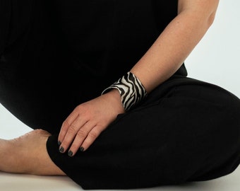 Zebra striped leather bracelet, zebra bracelet, safari bracelet, black and white bracelet, zebra jewelry, black white jewelry, summer