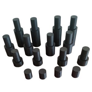 May include: A collection of black plastic bottle stoppers with various labels, including "Rear", "Leon", "Standard", "Discover", "Fresh", "Best", "Discover", and "Best".