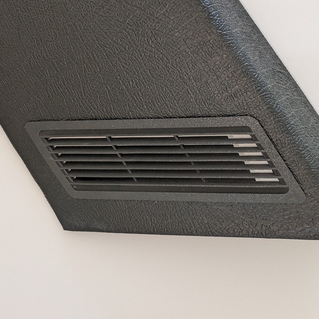 Rear Quarter Panel Vents Pair RTC6698 & RTC6699 NEW Range Rover Classic