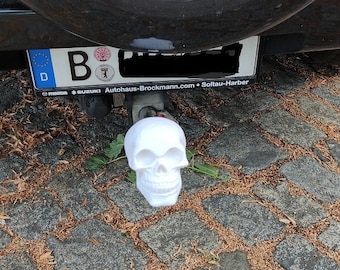 Trailer hitch skull cover