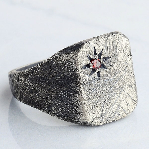 Itchy Pinky Finger Good Luck Or Bad News Discover The Truth - cu5tw6j