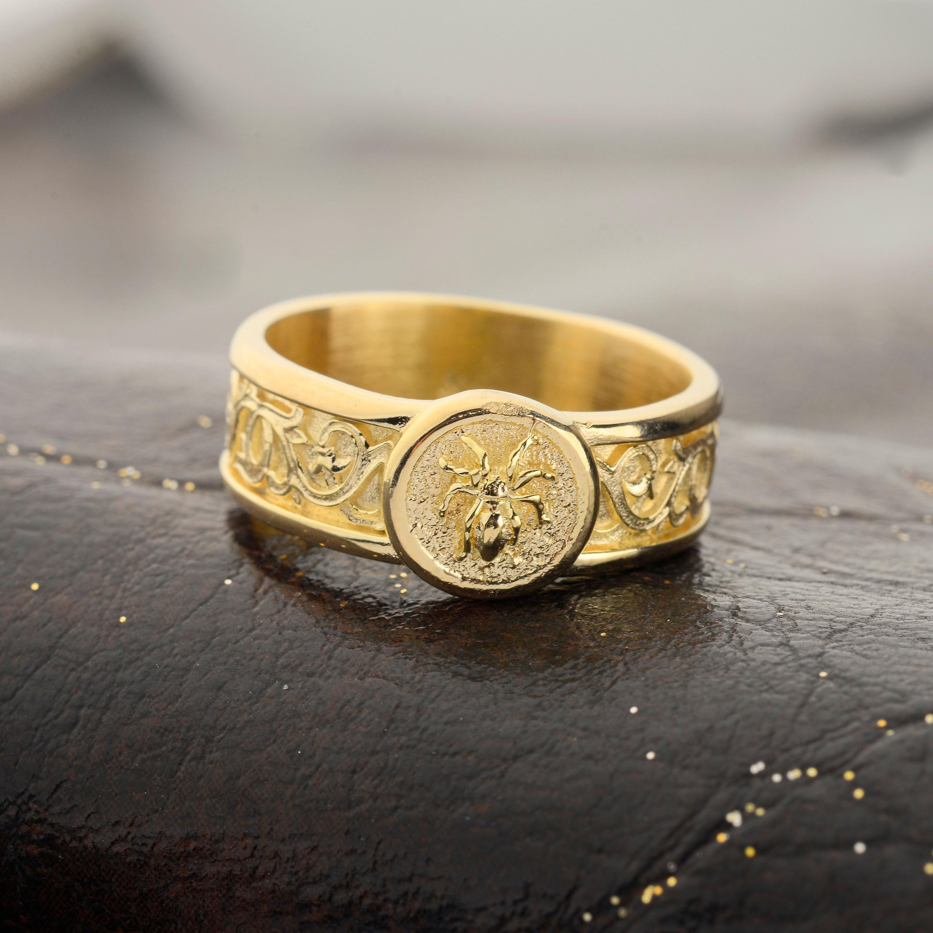 ring♡ ページ 10k Gold Spider Ring, Gothic Band Ring, Lily & Cross Detail - Etsy
