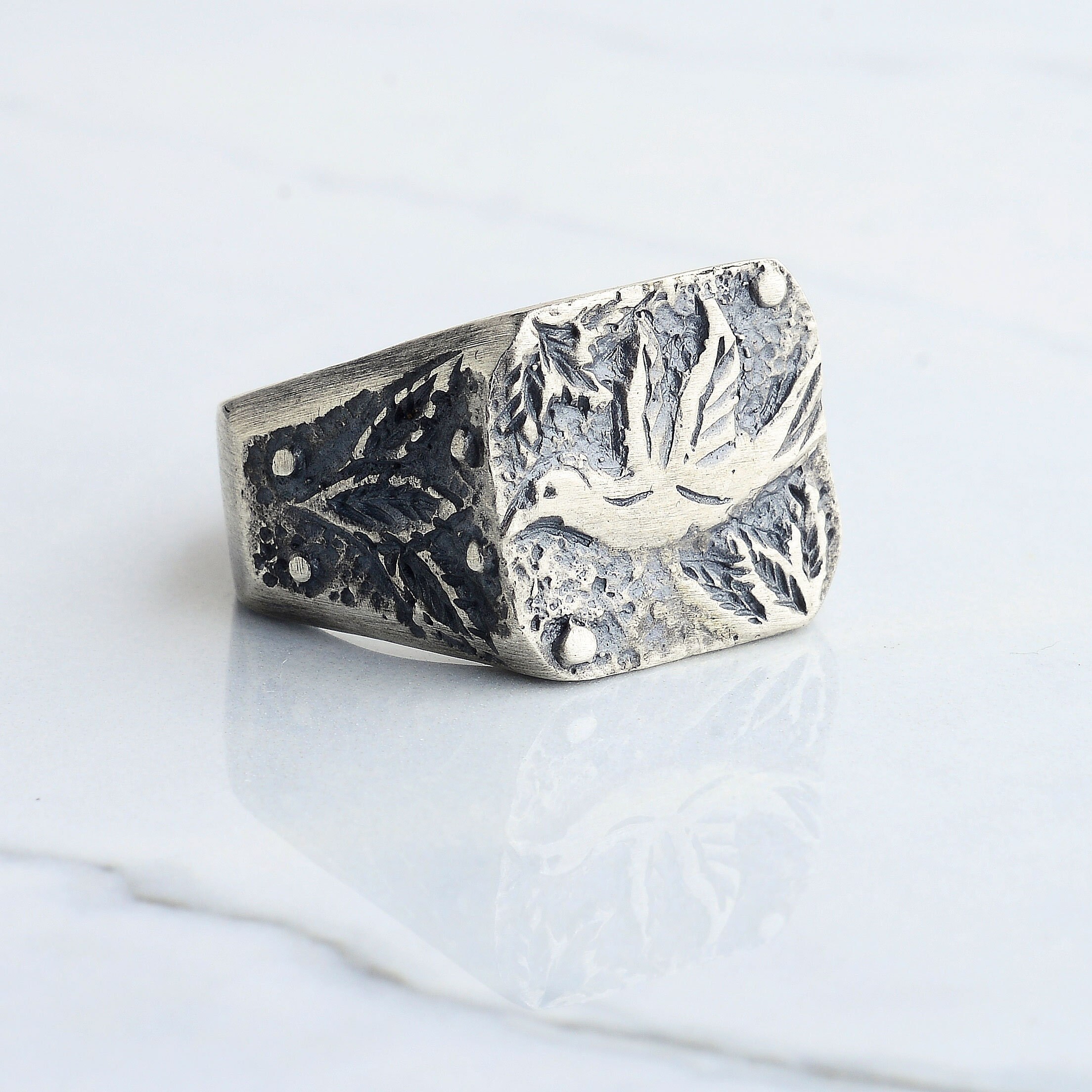 Silver Pigeon Relief Men Ring, Handmade Nature Ring, Sterling Silver Pinky Ring , Stackable Signet Ring, Mens Ring, Unisex Ring