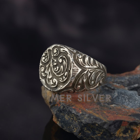 Anello da uomo in argento sterling ossidato: fascia incisa a mano