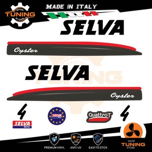 Puede incluir: Calcoman&iacute;as SELVA Oyster negras y rojas con el texto "Made in Italy". La imagen incluye logotipos de "Selva Marine", "QuattroT" y "Shop Tuning Store". Las calcoman&iacute;as est&aacute;n etiquetadas como vinilo premium, anti-UV y f&aacute;ciles de pegar.
