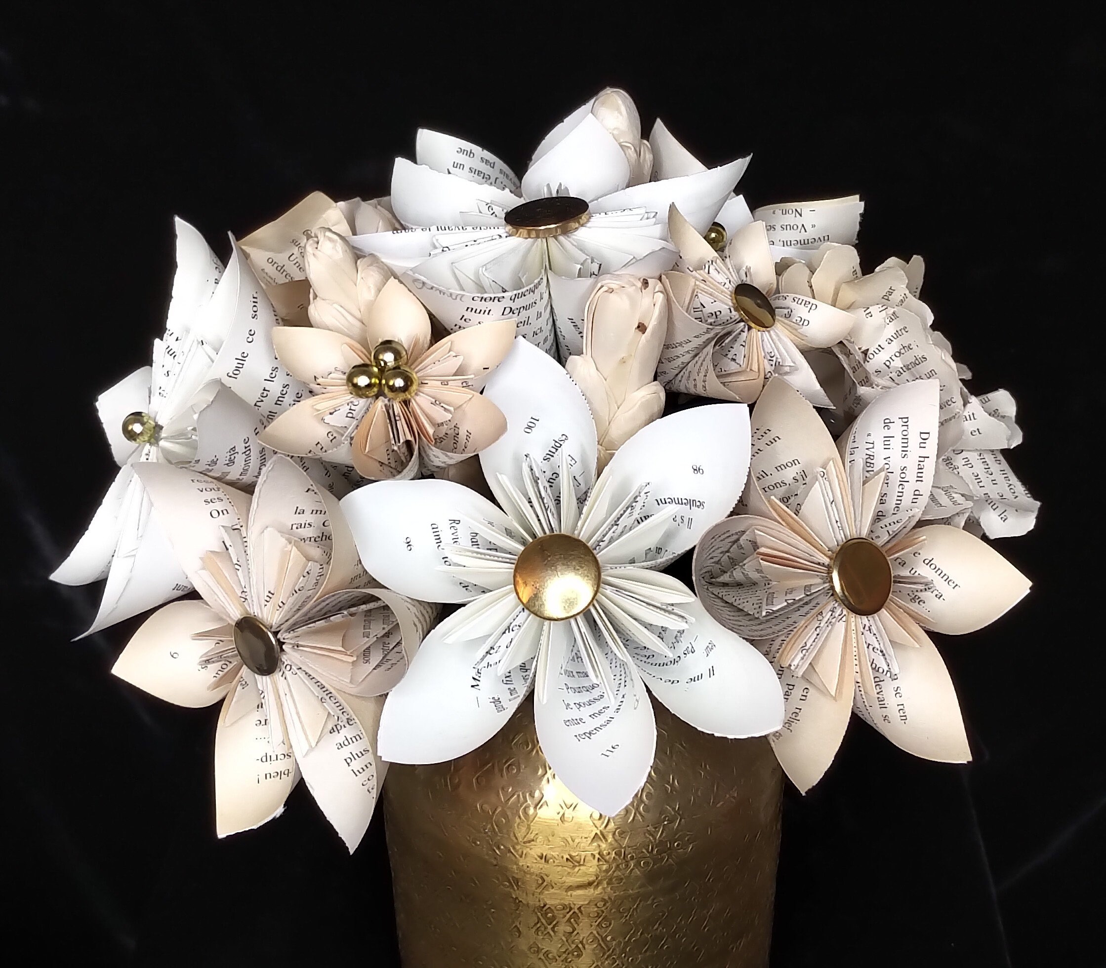 Bouquet de Fleurs en Pages Livres Recyclées