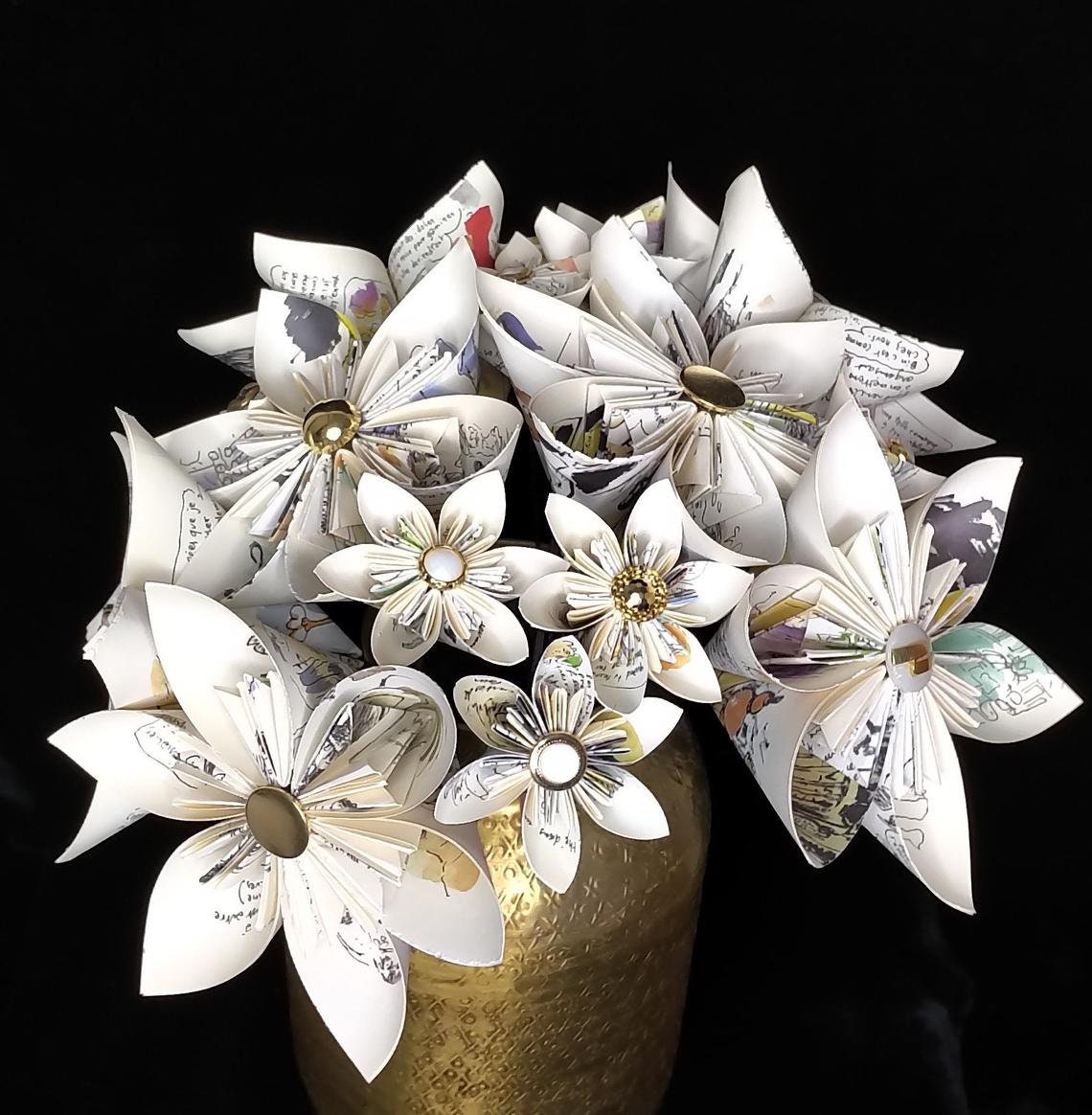 Bouquet de Fleurs en Bande-Dessinées Recyclées