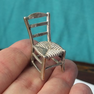 Finely Modelled Antique Solid Silver Miniature / Dolls House Rush Seat Ladder Back Chair - 800 Standard