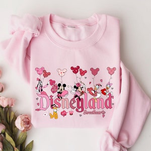 Disneyland Hearts Sweatshirt, Disneyland Valentines T-Shirt, Mickey And Friends Valentine Sweatshirt, Valentines Day Shirt, Valentine Gift bild 1