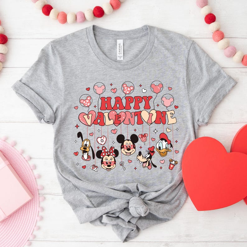 Camiseta de Mickey y sus amigos con el mensaje "Happy Valentine", sudadera con personajes de Disney para el día de San Valentín, camiseta de Disney Love, camiseta del día de San Valentín, camiseta de Disney Trip imagen 3