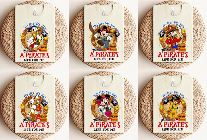 K&ouml;nnte beinhalten: Sechs beigefarbene T-Shirts mit jeweils einem Cartoon-Piratencharakter. Die Charaktere sind Mickey Mouse, Donald Duck, Goofy, Pluto und ein gelber Hund. Jedes Shirt tr&auml;gt den Text "Yo Ho Yo Ho A Pirate's Life For Me".