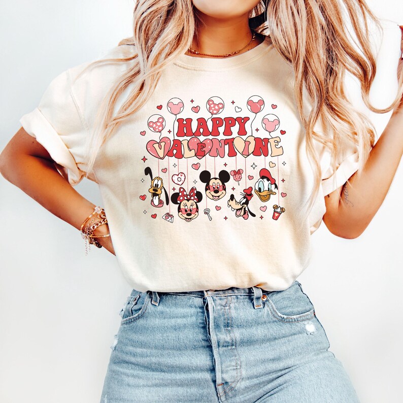 Camiseta de Mickey y sus amigos con el mensaje "Happy Valentine", sudadera con personajes de Disney para el día de San Valentín, camiseta de Disney Love, camiseta del día de San Valentín, camiseta de Disney Trip imagen 4