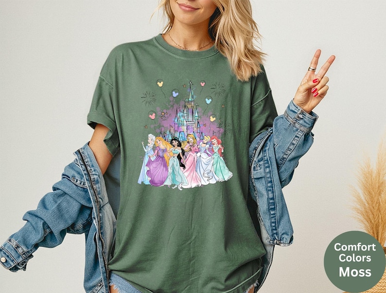 K&ouml;nnte beinhalten: Ein Set aus drei Keramikbechern mit gesprenkelter, matter Oberfl&auml;che. Jeder Becher hat eine andere Farbe: Hellblau, Creme und Grau. Die Becher haben ein schlichtes, modernes Design und einen bequemen Griff.