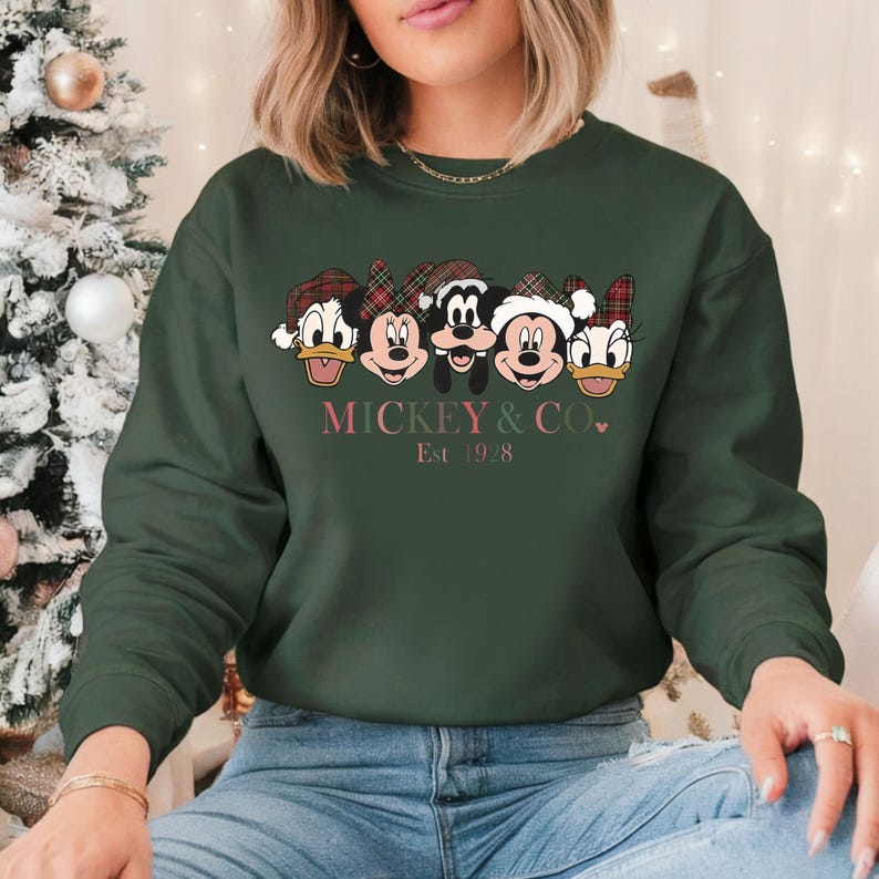 Disney Mickey & Co Est 1928 Christmas Shirt, Mickey And Friends Christmas Shirt, Disney Characters Christmas Shirt, Disneyworld Xmas Shirt bild 4