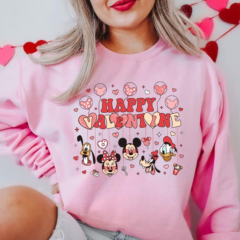 Camiseta de Mickey y sus amigos con el mensaje "Happy Valentine", sudadera con personajes de Disney para el día de San Valentín, camiseta de Disney Love, camiseta del día de San Valentín, camiseta de Disney Trip imagen 2