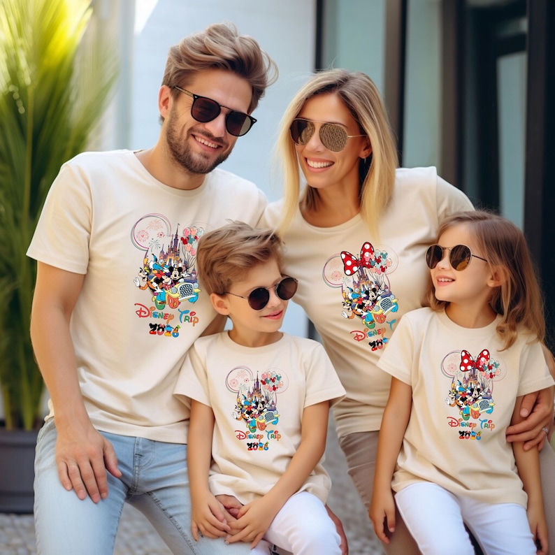 Disney Trip 2026 T-Shirt, Disney Trip Group Shirt, Disney Family Matching Shirt, Mickey And Minnie Shirt, Disneyland Vacation Sweatshirt zdjęcie 1