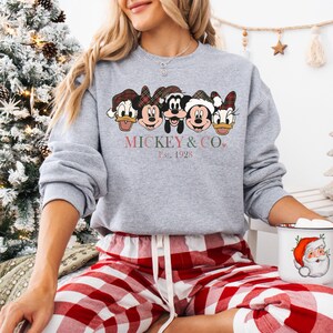 Disney Mickey & Co Est 1928 Christmas Shirt, Mickey And Friends Christmas Shirt, Disney Characters Christmas Shirt, Disneyworld Xmas Shirt bild 3