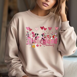 Disneyland Hearts Sweatshirt, Disneyland Valentines T-Shirt, Mickey And Friends Valentine Sweatshirt, Valentines Day Shirt, Valentine Gift bild 6