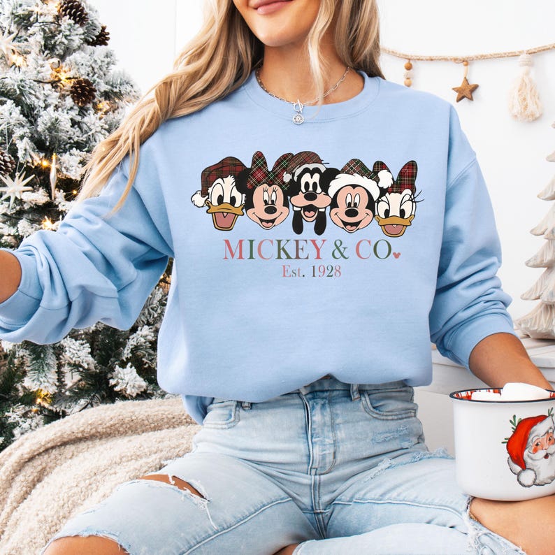 Disney Mickey & Co Est 1928 Christmas Shirt, Mickey And Friends Christmas Shirt, Disney Characters Christmas Shirt, Disneyworld Xmas Shirt bild 6