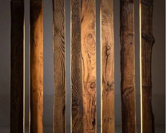 Lampada da terra in legno riciclato con strisce LED