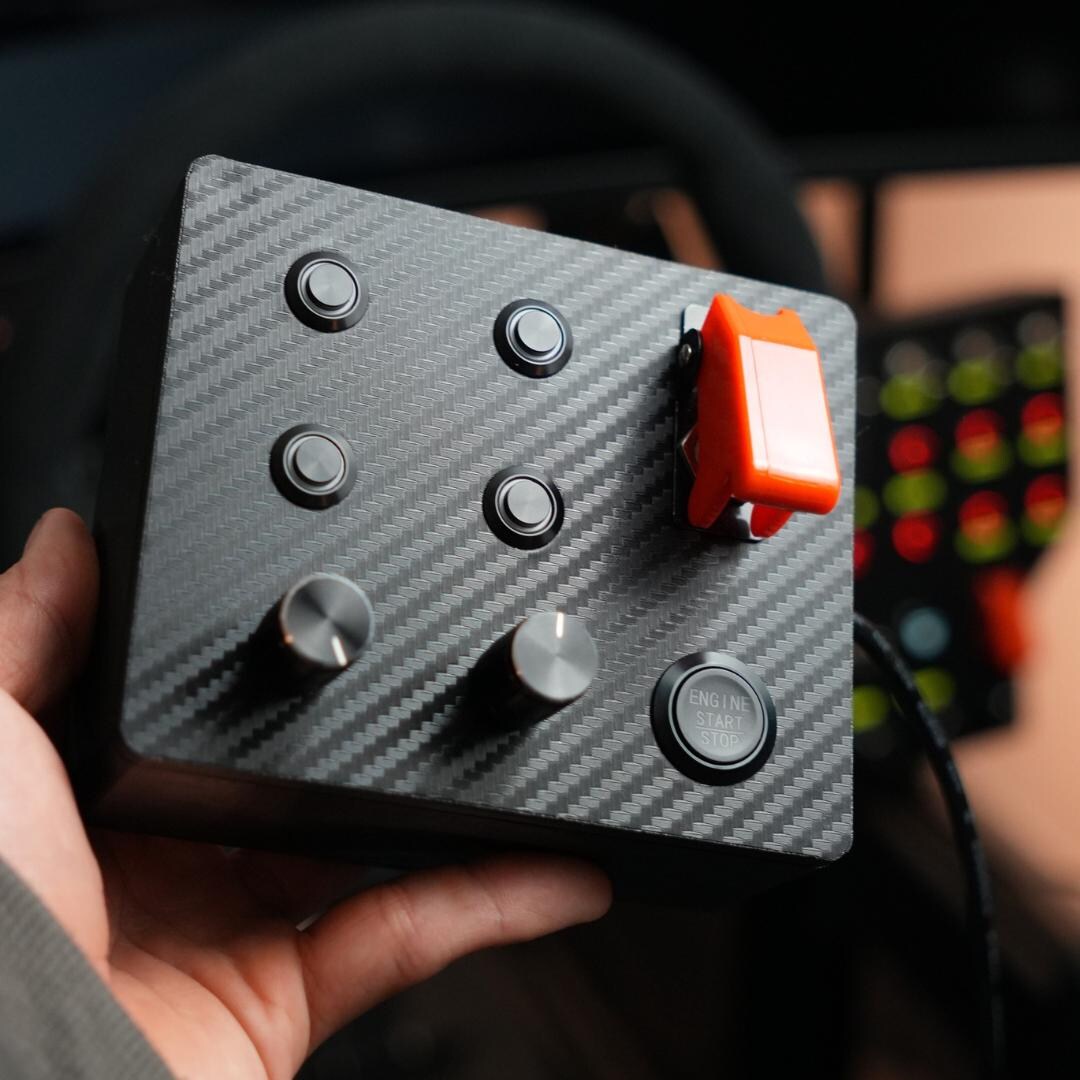 thumbnail interactive-video image 1 of BoxOneRacing Sim Racing Button Box – Desk Clamp, Encoder, Start/Stop – PC/Logitech/Fanatec 1 of 2
