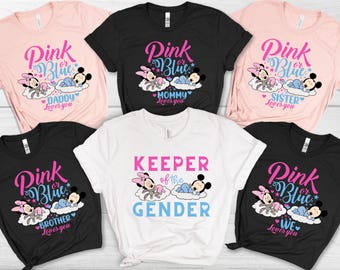 ピンクまたはブルーのミッキーミニーシャツ、ディズニーの性別お披露目パーティーシャツ、赤ちゃんのお披露目シャツ、ディズニーのベビーシャワーTシャツ、ピンクまたはブルーのFamily Loves You