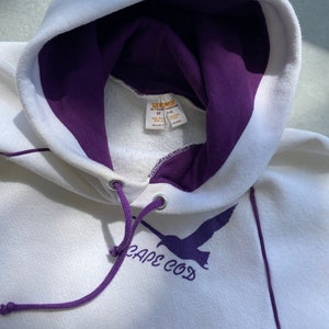 MEDIUM - 80s Sportswear Cape Cod Massachusetts Hoodie - White & Purple Vintage Souvenir Sweatshirt