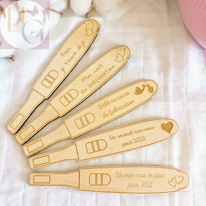 Test de grossesse positif personnalisé en bois ou plexi – Annonce grossesse, naissance, Futur papa, papi mamie