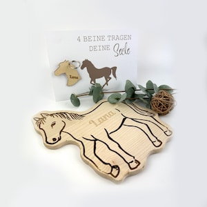 Personalisiertes Geschenkset Pferd / Frühstücksbrettchen Pferd / Postkarte Pferd / Schlüsselanhänger Pferdkopf