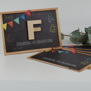 Personalisierte Einladung zur Einschulung mit Holzbuchstaben und Namen