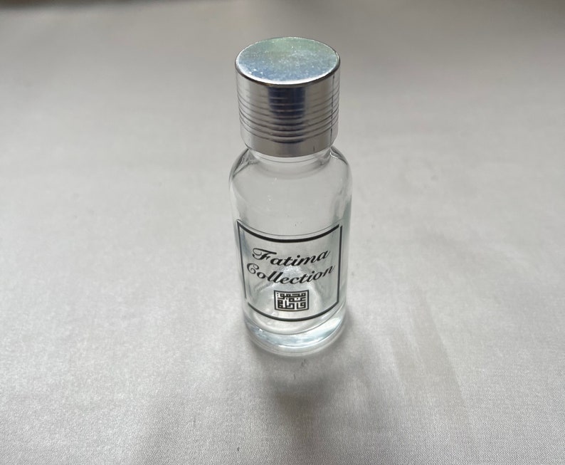 Khumrat Zeit Oil | Natural oil | Sudanese Body Oil | Perfume | Sudanese Khumra | Khumra | Sandalwood | Natural perfume | Cruelty Free image 3