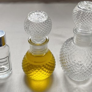 Khumrat Zeit Oil | Natural oil | Sudanese Body Oil | Perfume | Sudanese Khumra | Khumra | Sandalwood | Natural perfume | Cruelty Free image 4