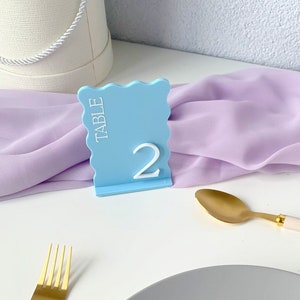 Modern Wedding table number, unique wavy table number, custom modern table number, elegant table decor, gold numbers