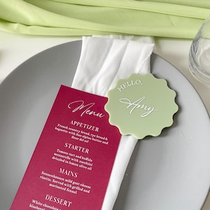 Acrylic wavy placecards, Modern personalized name tags, Sage green wedding table placecard, hello name wedding names