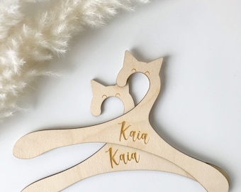 Personalisierte Kinder Kleiderbügel, Tier Katzen Kleiderbügel, Kleiderbügel mit Namen, Baby Kranz, Organisation für Kinder, Tier benutzerdefinierte Kleiderbügel aus Holz mit Namen