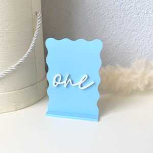 Modern Wedding table number, unique wavy table number, custom modern table number, elegant table decor, gold numbers