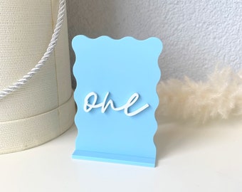 Modern Wedding table number, unique wavy table number, custom modern table number, elegant table decor, gold numbers