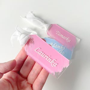 Personalisierte Hochzeit Tischkarte mit Band, Acryl Chiffon Band Namenskarte, Halbkreis Tischkarte, Namensschild, Tischhochzeit, Hochzeitsgast