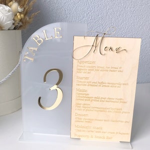 Hochzeit Tischnummer mit Menü, Holztischnummer, Acryl Tischnummer, Hochzeitsmenü, Acryl Menü, Acryl Tisch Schild, Tisch Dekor,