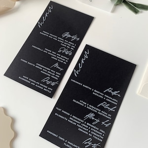 Czarne nowoczesne menu weselne, wyjątkowe spersonalizowane menu, eleganckie karty menu w stylu black tie, pergaminowe menu weselne i wizytówka, papeteria ślubna