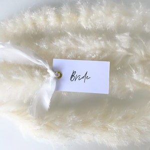 Segnaposto per matrimonio in carta bianca, targhette in carta calligrafica, bigliettino con nome per tavolo matrimonio con nastro, nome minimale per biglietti, segnaposto minimale