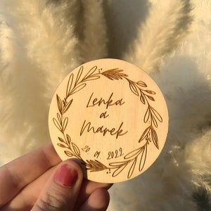 Wooden wedding magnet, wedding guest gift, wooden wedding favor, wooden favor magnet, personalized wedding magnet, wreath magnet,