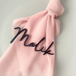 Gold Laser geschnittene Platzkarte, Acryl Namenskarte, Hochzeit geschnitten Name, Kalligraphie Name, elegante Party Namen, moderne, einzigartige schwarze Namen